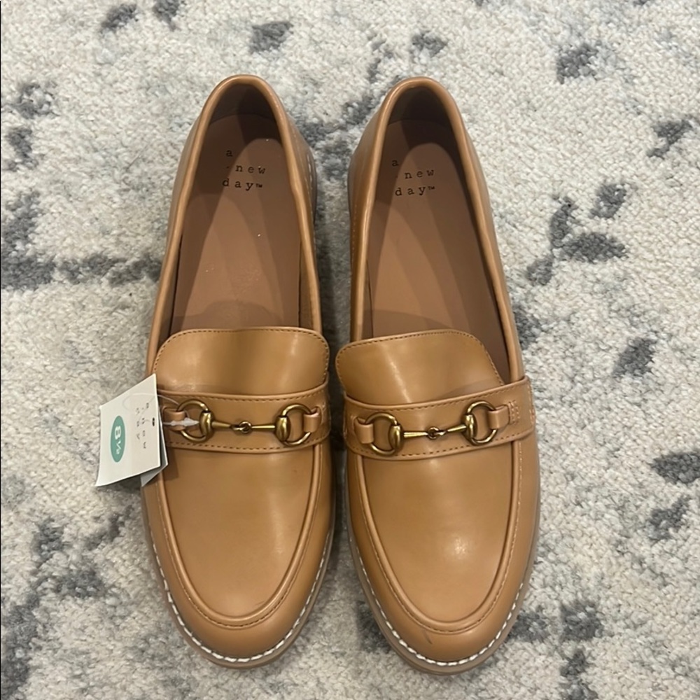 New with tags memory foam platform flats/loafers!